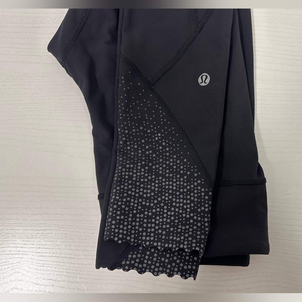 Lululemon Size 6 Tights Black Scalloped Hem Reflective Tightest Stuff - Picture 5 of 9